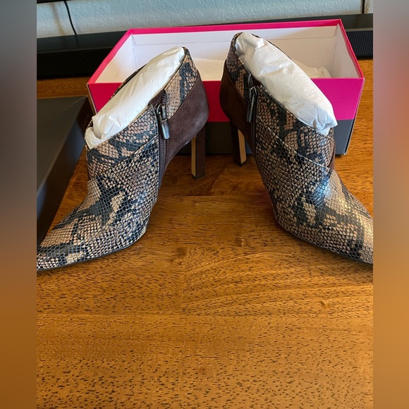 Vince Camuto Women's Sempren Ankle Boot, Size 7 - Picture 4 of 7